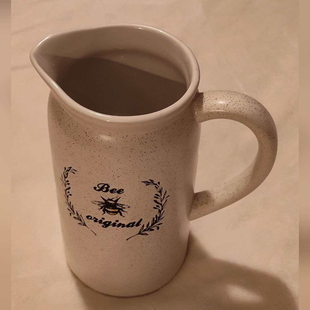 NEW! "Bee Original" Kitchen Pitcher Decor